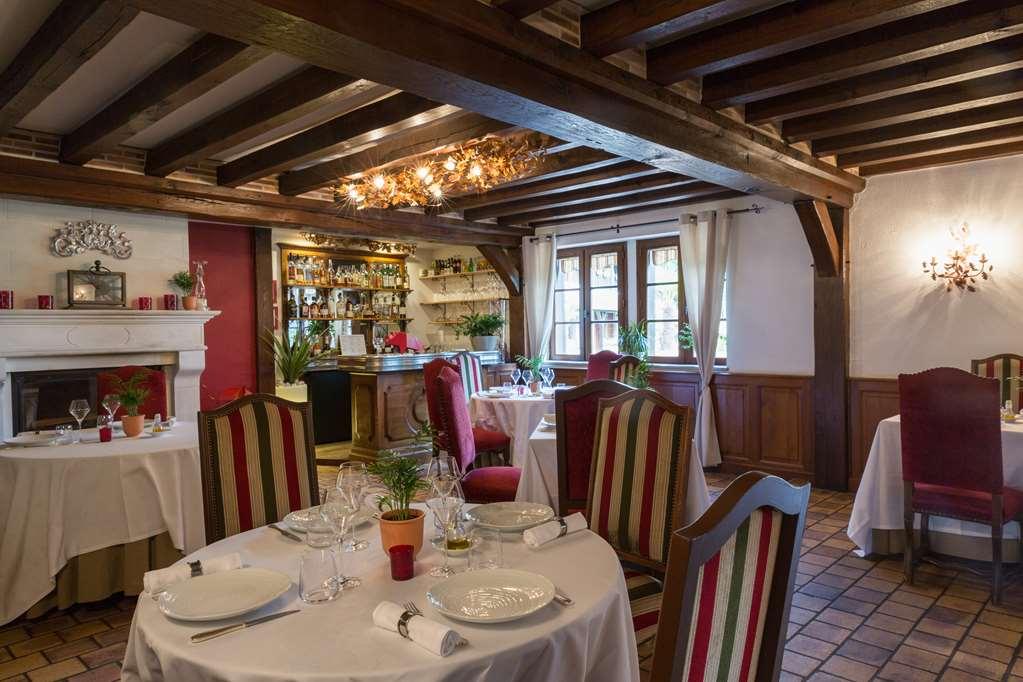 L'Oree Des Chenes, The Originals Relais La Ferté-Saint-Aubin Ресторант снимка